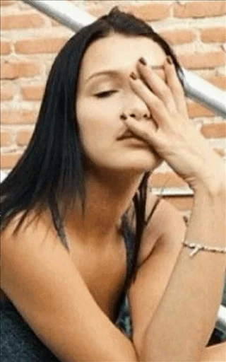 Bellahadid🍕 sticker 11