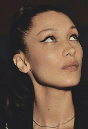 Bellahadid🍕 sticker 3