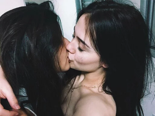 Love Is Love👩‍❤️‍💋‍👩💕 sticker 2
