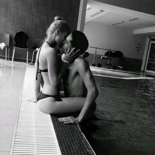 @Gif_couples sticker 2