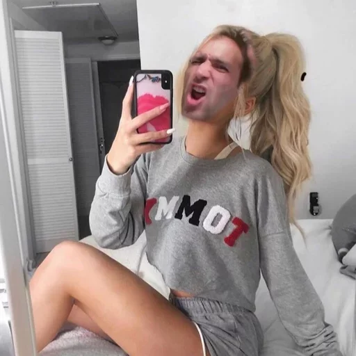 Guada In Chat sticker 12